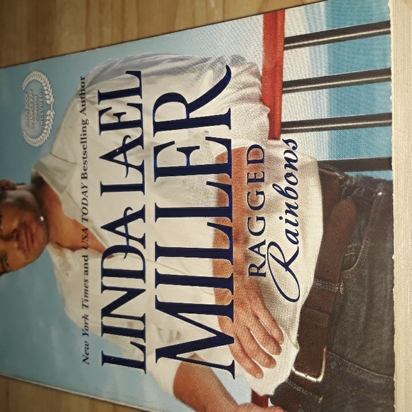 2 Linda Lael Miller Paperback Books, Creed's Honor, Ragged Rainbows - Picture 3 of 9